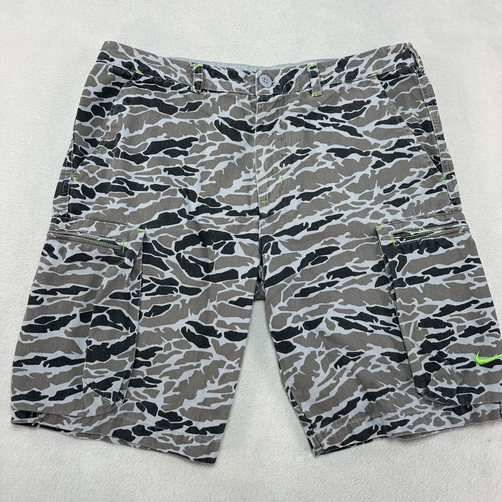 Nike Cargo Shorts Mens 32 Gray‎ Camo Cotton Zip Pockets Green Swoosh 532916-021
